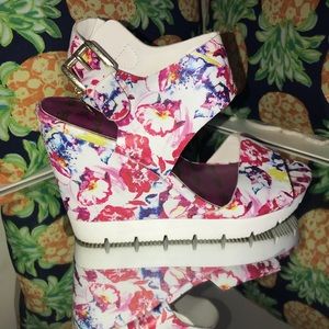 Summer wedges